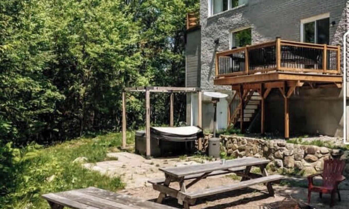 Chertsey Ski Chalet | Ô Sommet - Montcalm Slopes, Après-Ski Sauna, Hot Tub & Arcade