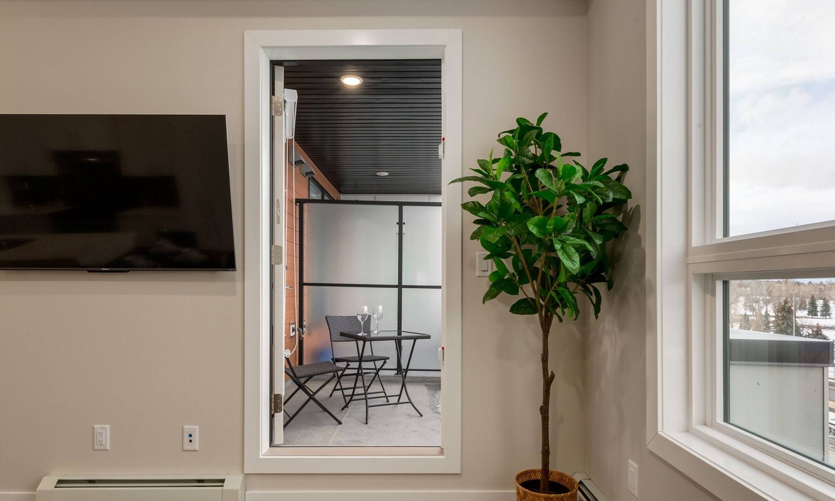 Shaganappi Apartment | $0 Cleaning Fee, Free Parking, King Bed, Top Floor