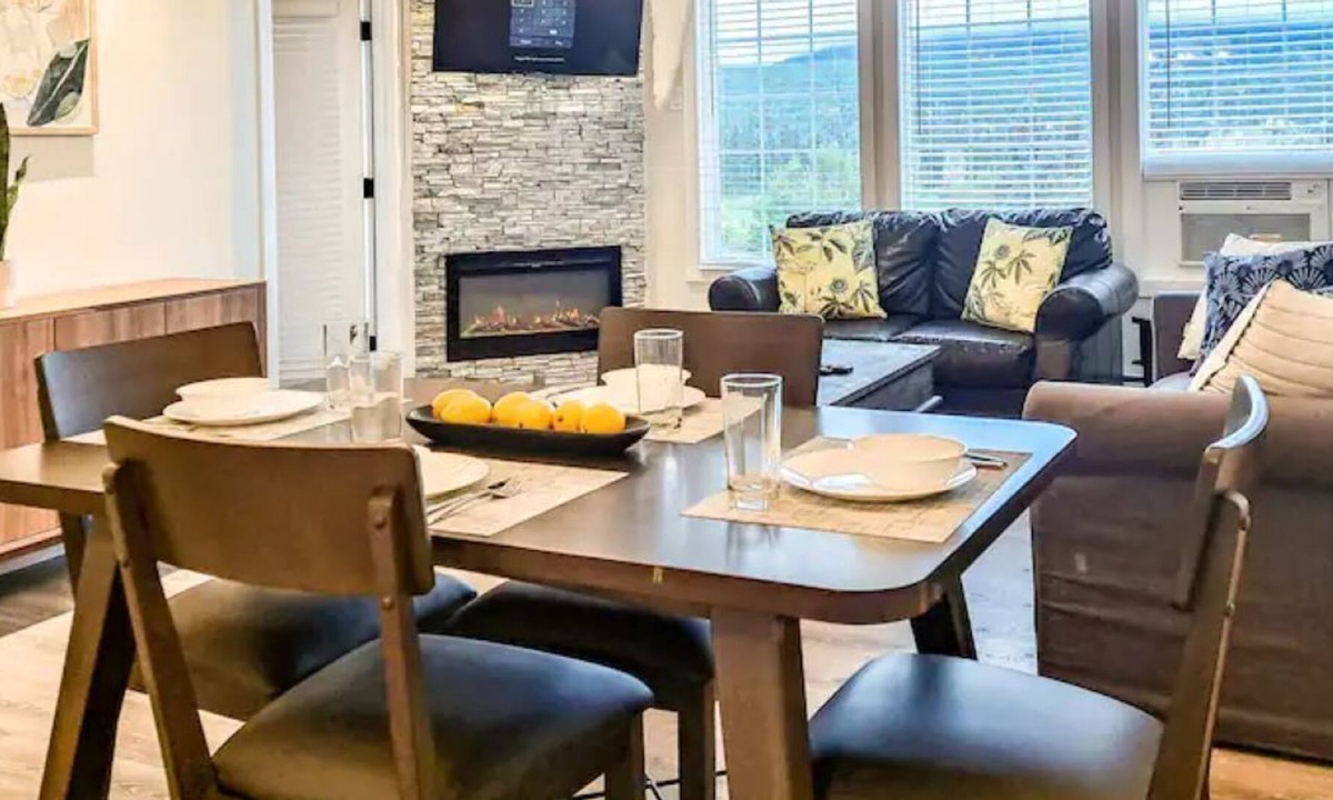 East Kootenay Condo | 1 BDRM Condo | Fully Renovated | AC | Fireplace | Mountain View | Balcony