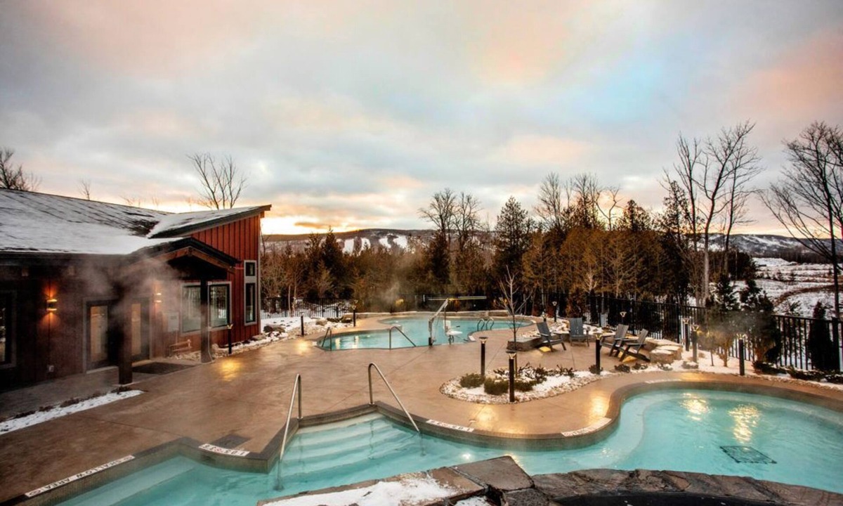 The Blue Mountains House | 1 minute from Blue Mountain Ski Resort Brand New Built Sep 23 Luxury Chalet Home
