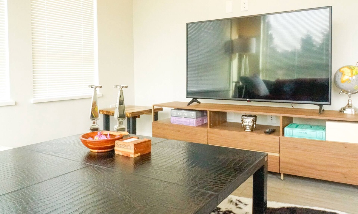 Lynn Valley Condo | 1200 SQF Gorgeous 2 bedroom, 2 bathroom with mountain views