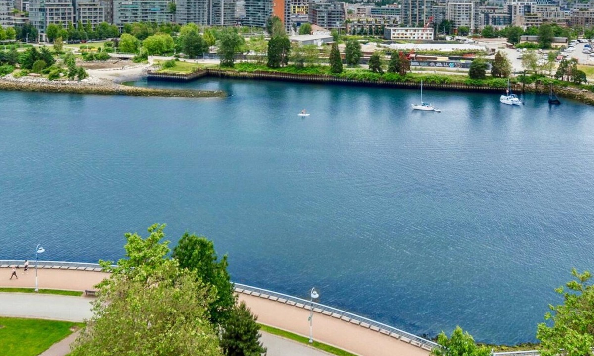 Yaletown Apartment | 1200sqft Waterfront Getaway WATER VIEW From Every Room!