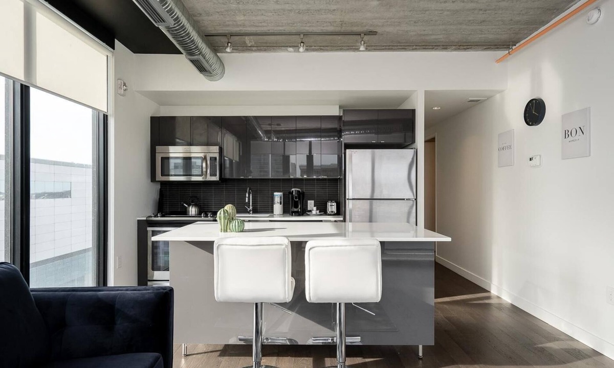 Downtown Winnipeg Condo | (1208)Downtown Glasshouse Beautiful 2BR 2BATH +Fast WiFi (311)