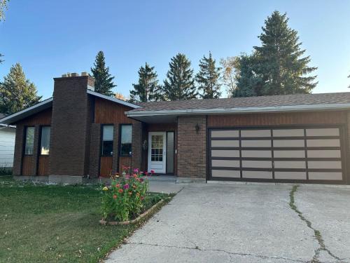Saskatoon House | 1500 Sqft Entire Basement Cozy Private Suite