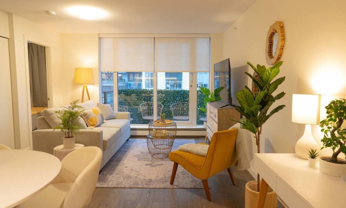Chinatown Apartment | 1BD Downtown Vancouver Condo with Free Parking