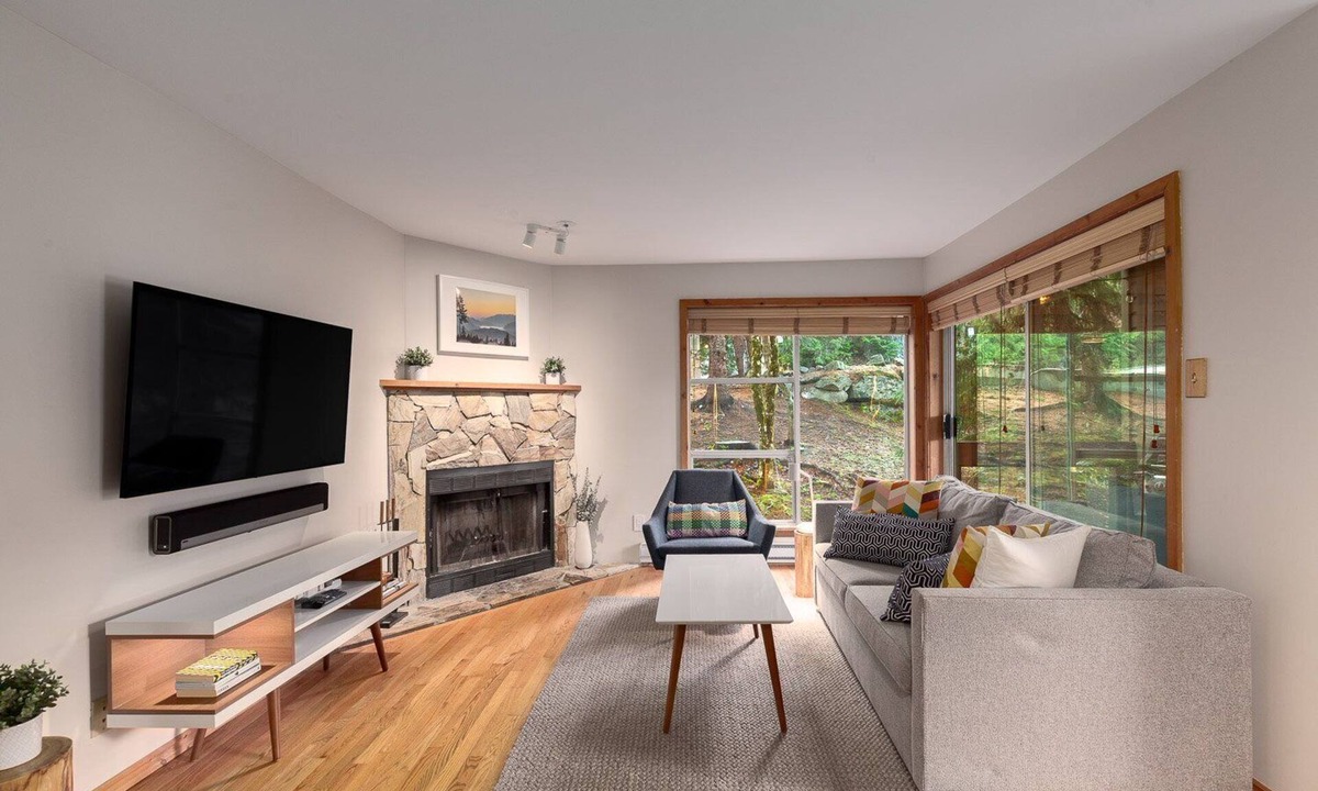Whistler Creekside Condo | 1BR | Powderview - Creekside | Bright & Cozy | Private Ski Storage | Fireplace | Free Parking