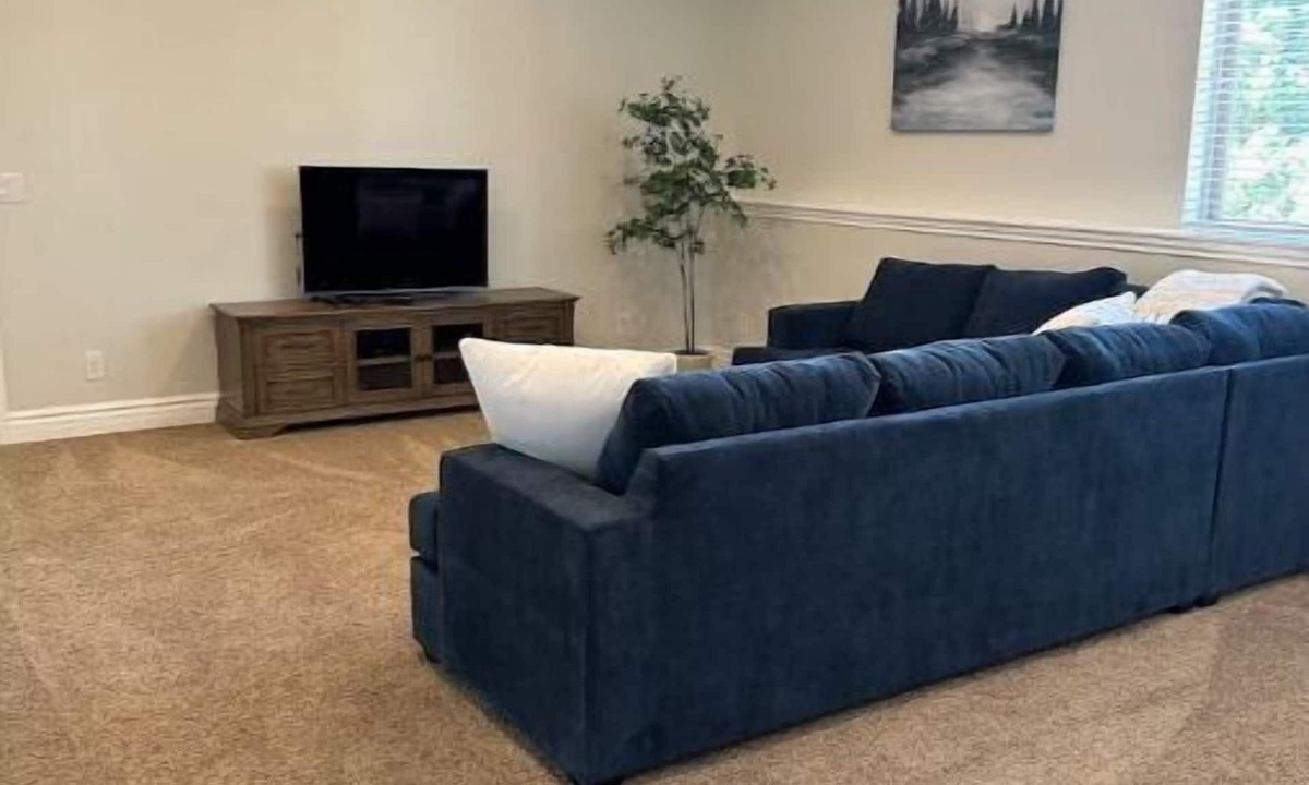 Bountiful Apartment | 2 Bdrm Private Basement Apartment Sleeps 6