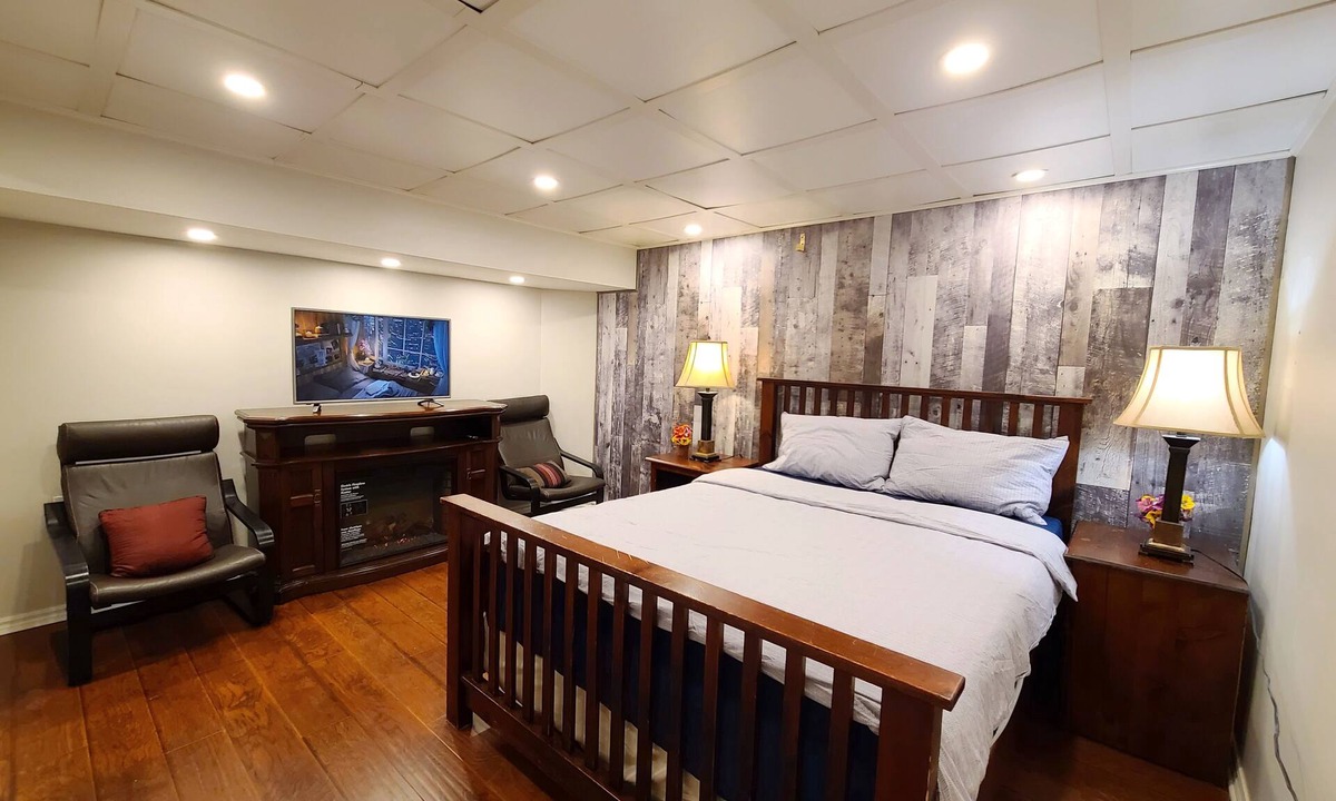 Erin Mills Apartment | 2-Bedroom Apartment near UTM & Pearson Airport