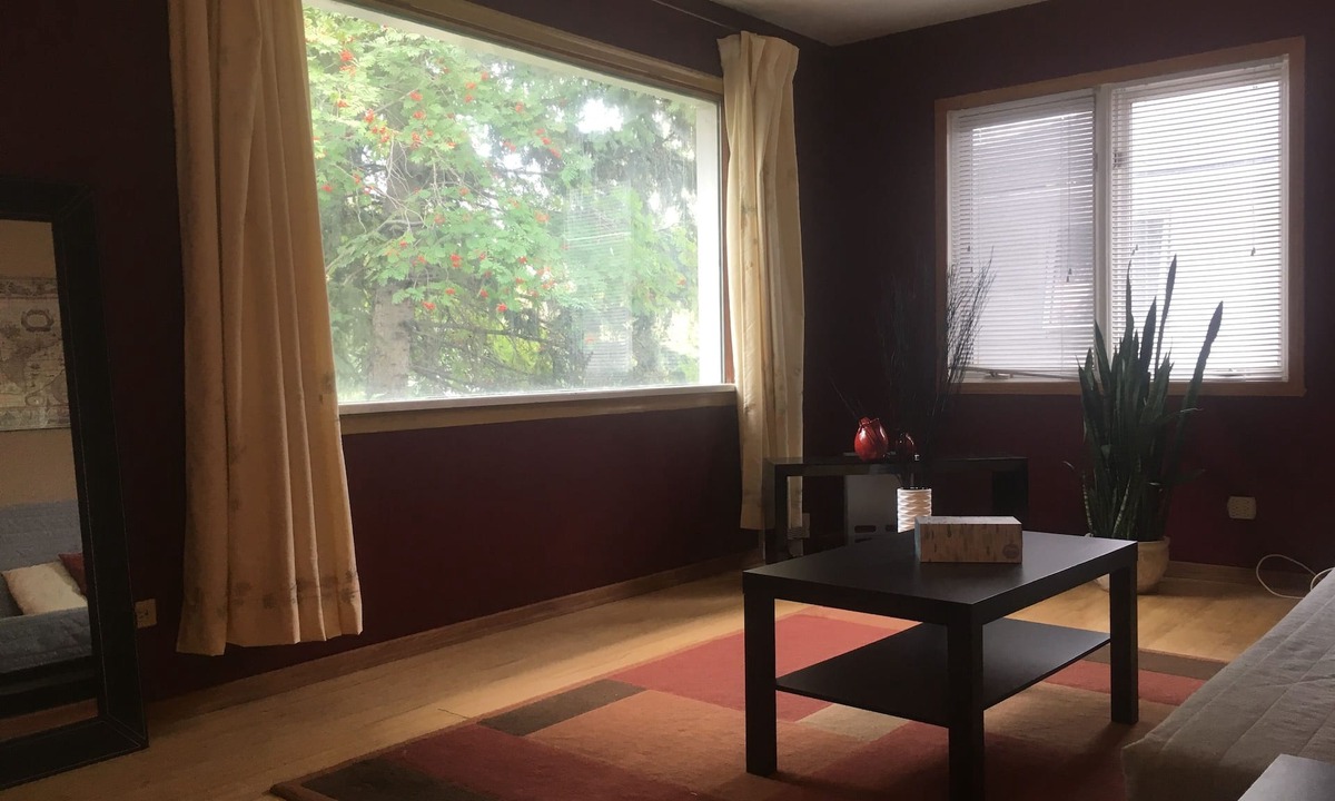 Banff Trail House | 2 bedroom house close to University & Foothill Hospital & Ctrain & SAIT