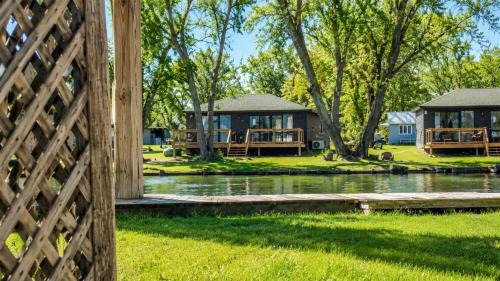 Harwood House | 2-bedroom Lake Front Cottage in Harwood ON #5