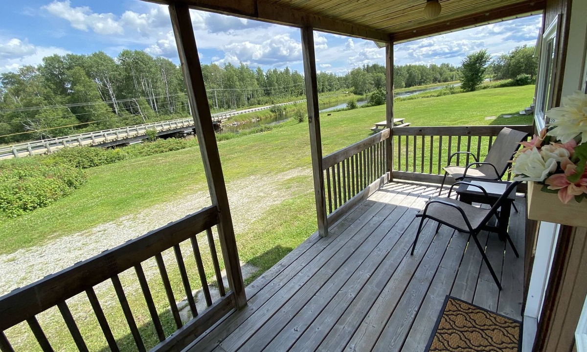 Angliers Cabin | 2 Bedroom Rustic Family Retreat Without Compromising Comfort