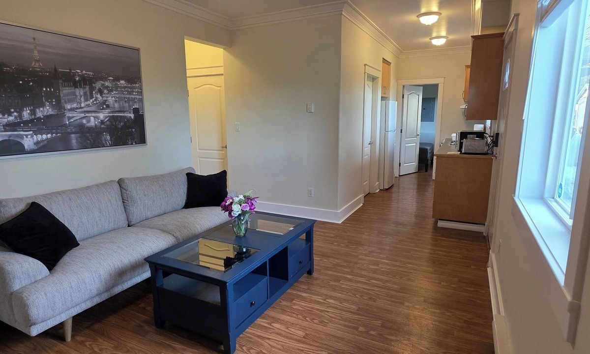 Victoria House | 2 bedroom suit in Langford Victoria. Great view and privacy.