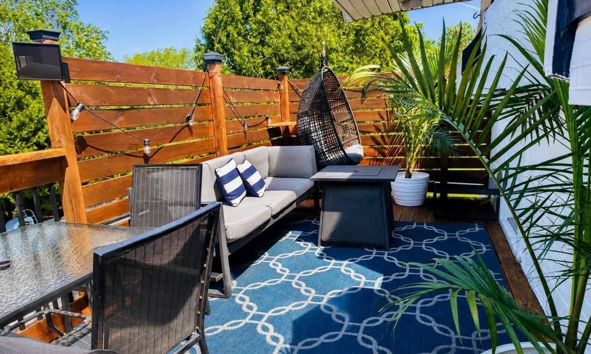 Boischatel Apartment | 2 minutes from the falls | Private terrace | Sleeps 6