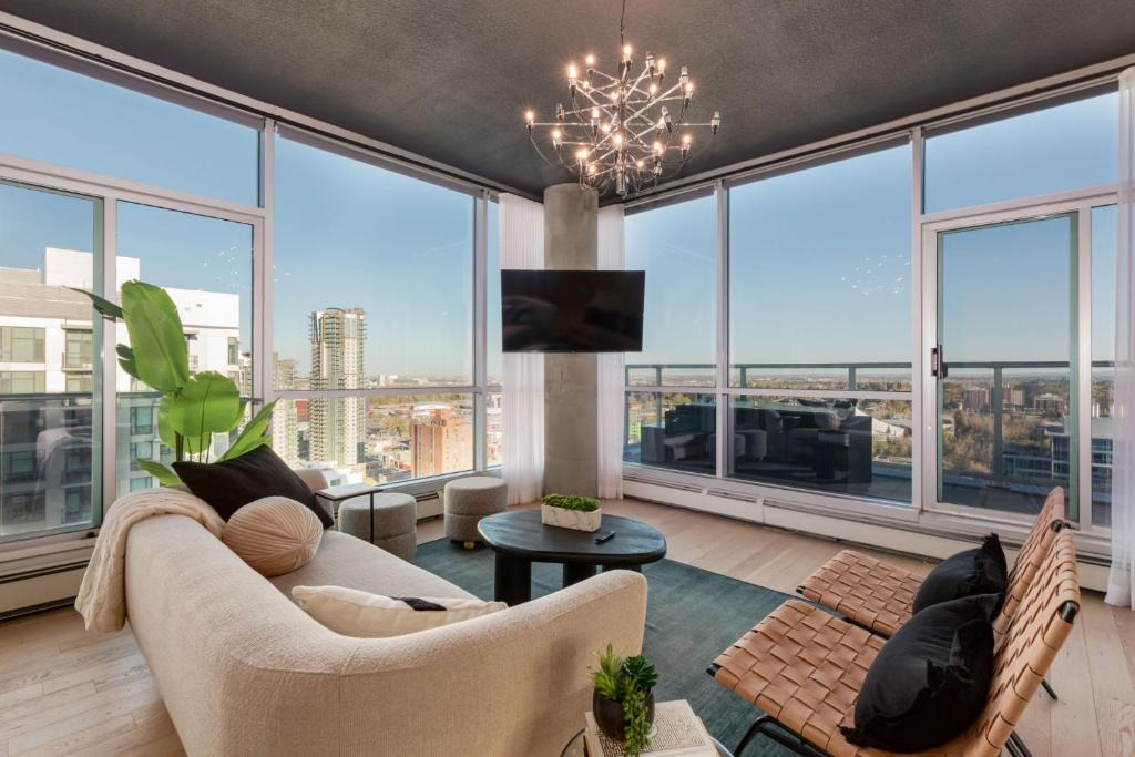 Beltline Apartment | 2 Storey Penthouse Panoramic Views Parking Stampede