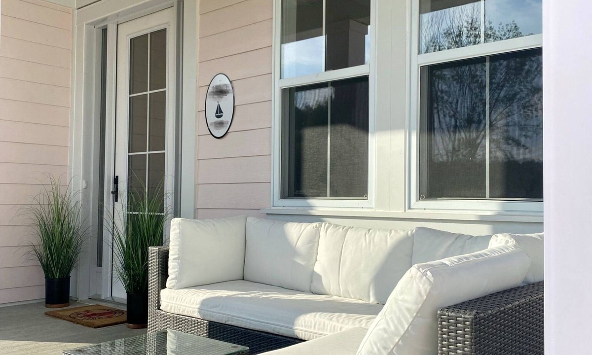 Port Stanley House | 2026-27 October to May deep discount special pricing! Please contact for rates!
