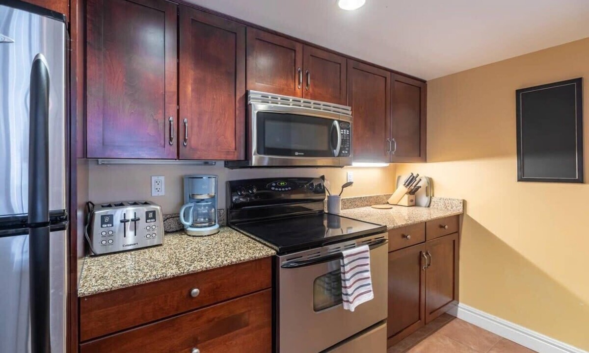Downtown Halifax Apartment | 223 Lovely Waterfront Apartment with AC