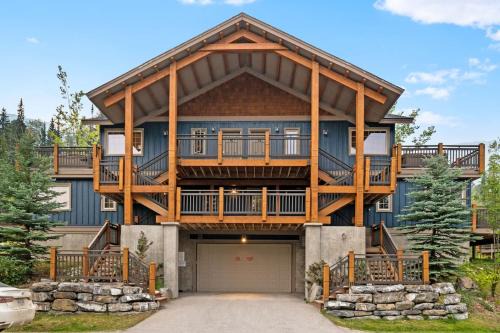 Golden House | 2BR Condo at The Aspens BBQ plus Terrace Views