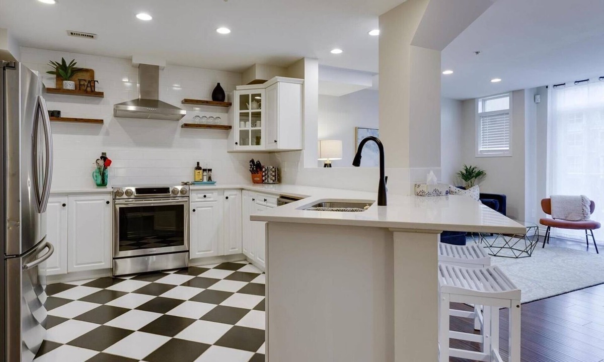 North End Condo | 3 Bedroom at Discovery Bay