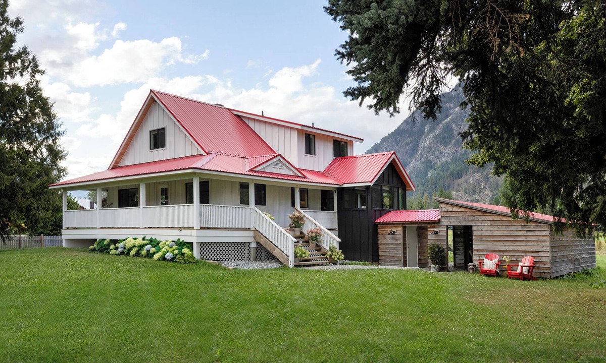 Pemberton Meadows Other | 3-bedroom farmhouse in beautiful Pemberton