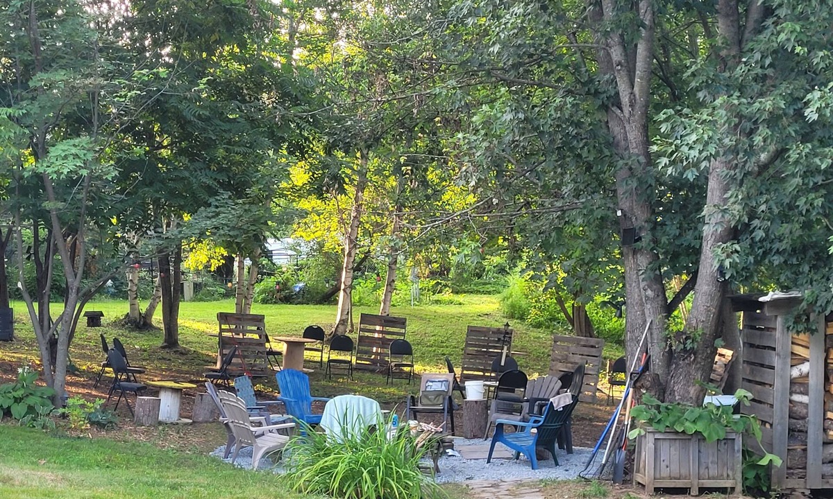 Fredericton Apartment | 3 Bedroom, Full Kitchen, Fire pit, Parking + Yard. Close to the Airport.