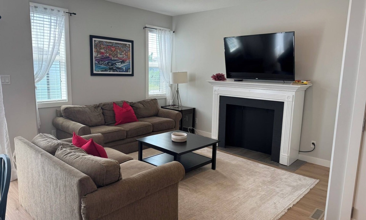Lethbridge House | 3 Bedroom Townhouse in West Lethbridge
