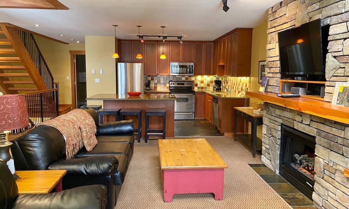 Fernie Condo | 3 Bedrooms with Loft & Den | Private Hot Tub