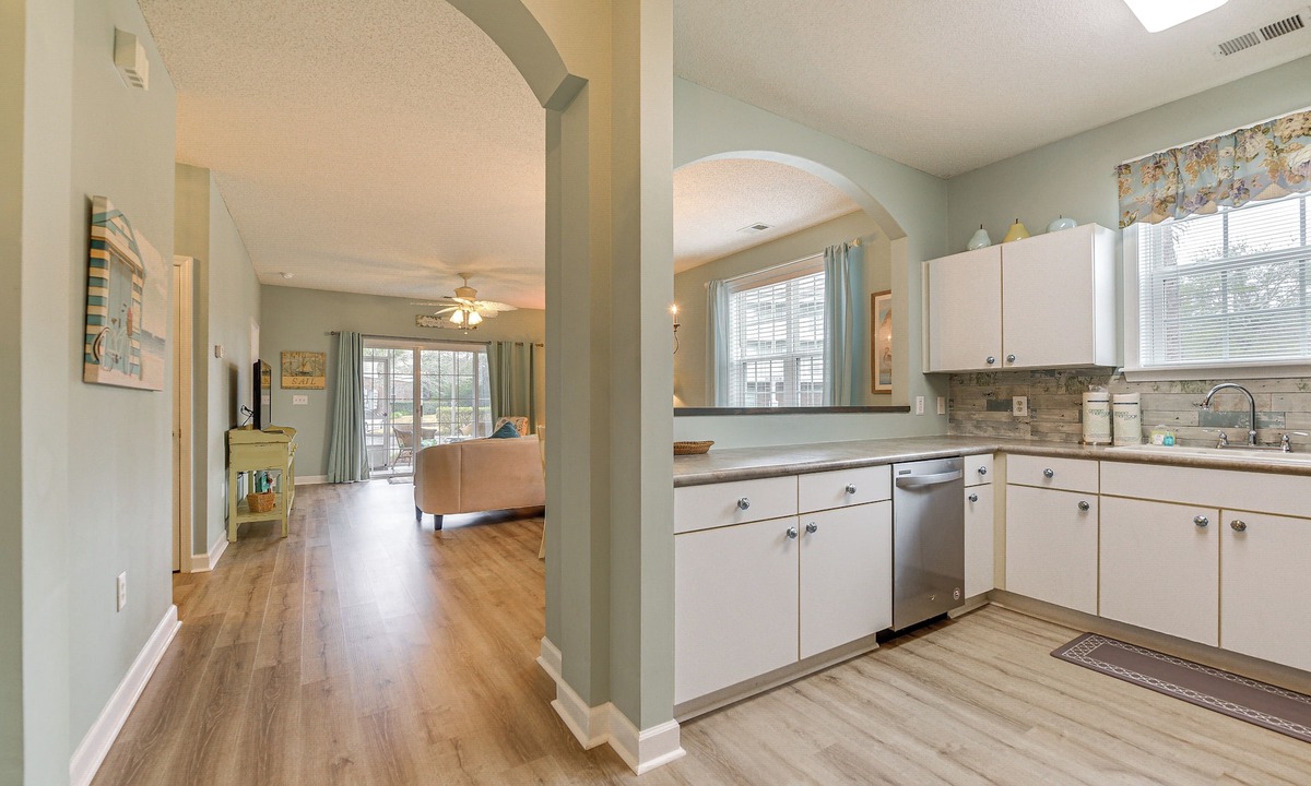 North Myrtle Beach Apartment | 3 Mi to Beach: North Myrtle Beach Condo w/Patio!