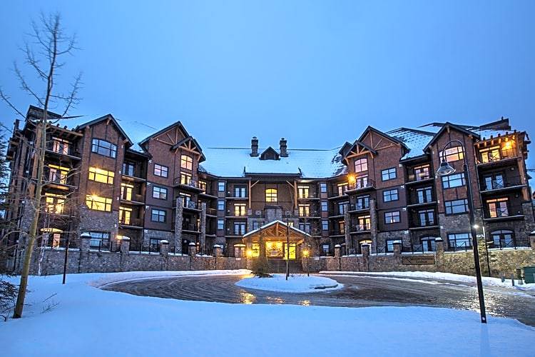 Golden Hotel | 3-Star Hotel ∙ Glacier Mountaineer Lodge