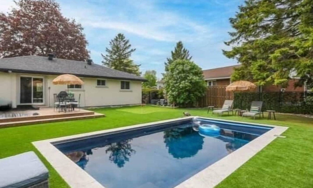 Ottawa Division House | 30+ Night 3BR Home w/Pool, Parking & Putting Green