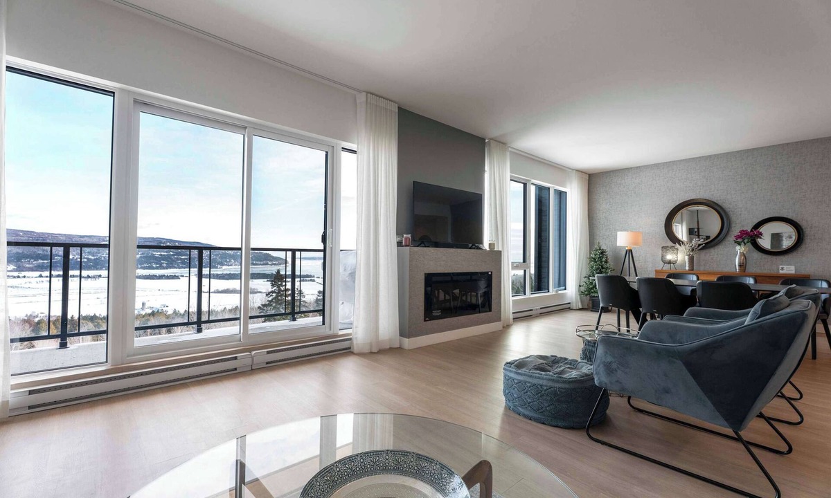 Baie-St-Paul Apartment | 308-Condo Le Victorien | River View, Pool & EV