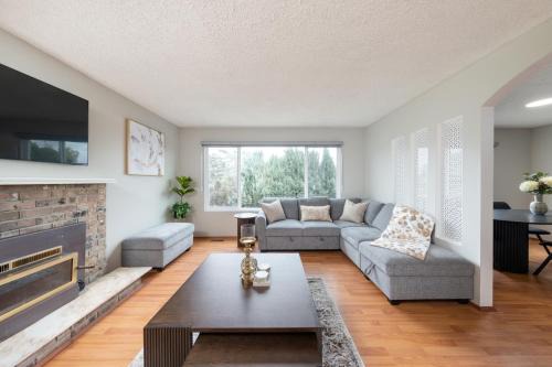 Delta House | 3BR-2BA Home30 Mins to YVR Family Friendly