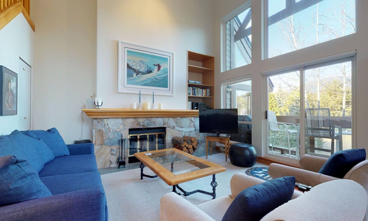 Blackcomb House | 3BR | Alpine Greens | Ski Storage | Wood Burning Fireplace | Free Ski Shuttle