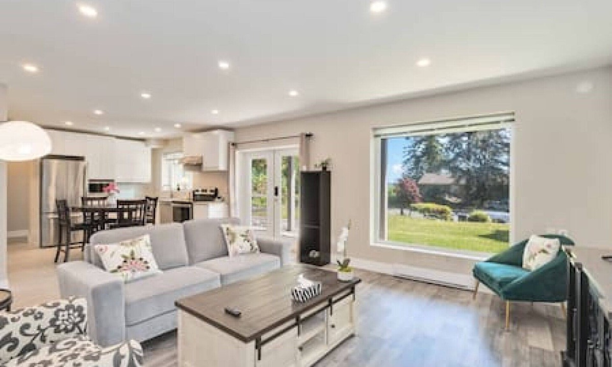 Crescent Beach House | 3BR Charming home in Surrey!
