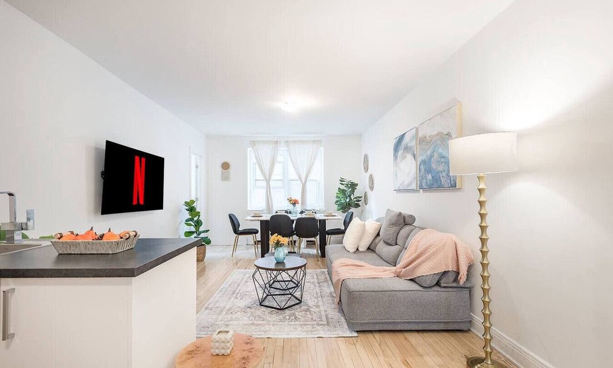 Golden Square Mile Apartment | 3BR Concordia Retreat – Comfortable Beds & Parking