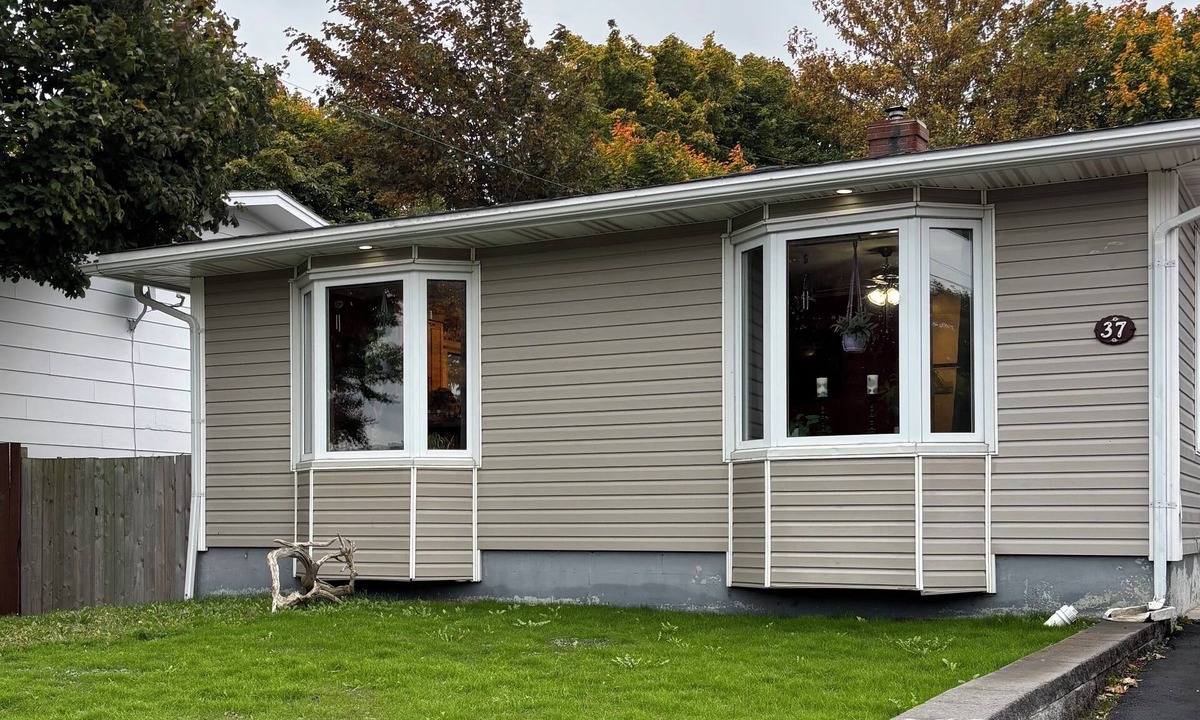St. John's House | 3BR Less then 5 minutes from Downtown, Hospitals & Mall