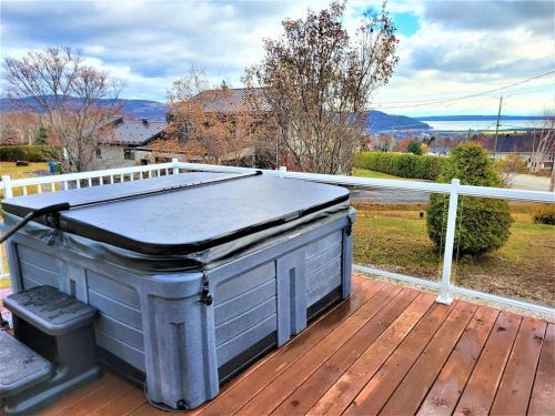 Baie-St-Paul Ski Chalet | 3CH - Fireplace Spa Sauna WiFi Ping-pong