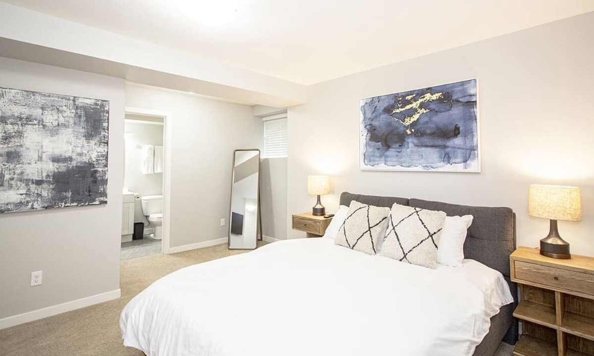 Fort Gary House | 4Bed 2Bath Townhouse with Laundry, Parking & Wi-Fi