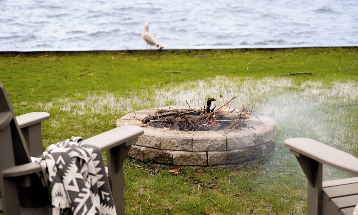 Carrying Place House | 4BR Lake Access Cottagen Sauna + Firepit w/WiFi TV