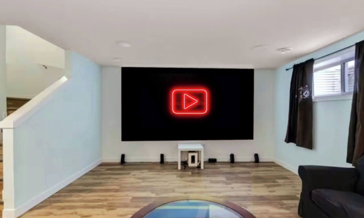 Southwest Edmonton House | 4K Projector Theatre, Cozy Vibes, Attached Garage, 2 King, 1 Queen, 1 sofa bed