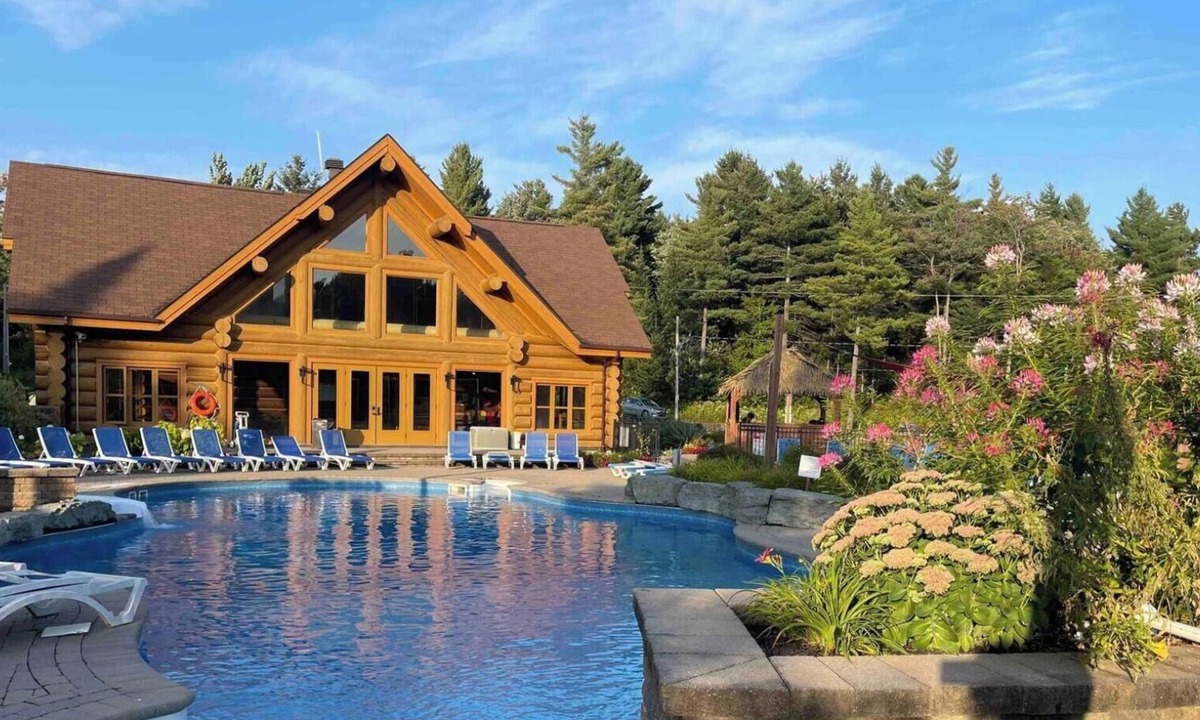Fiddler Lake Resort Ski Chalet | 5 bedroom LOG CHALET CITQ 234942