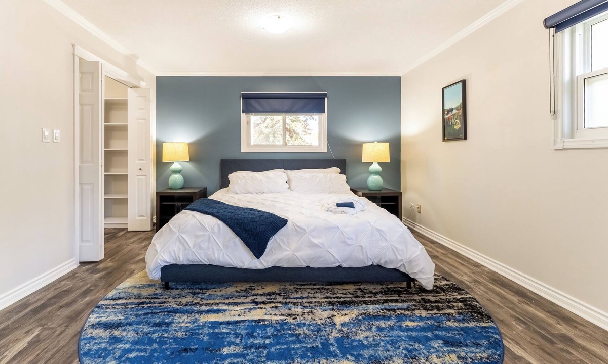Northeast Edmonton House | 5 Bedrooms | Sleeps 12 | 2 Suites | Free Parking | Pet Friendly