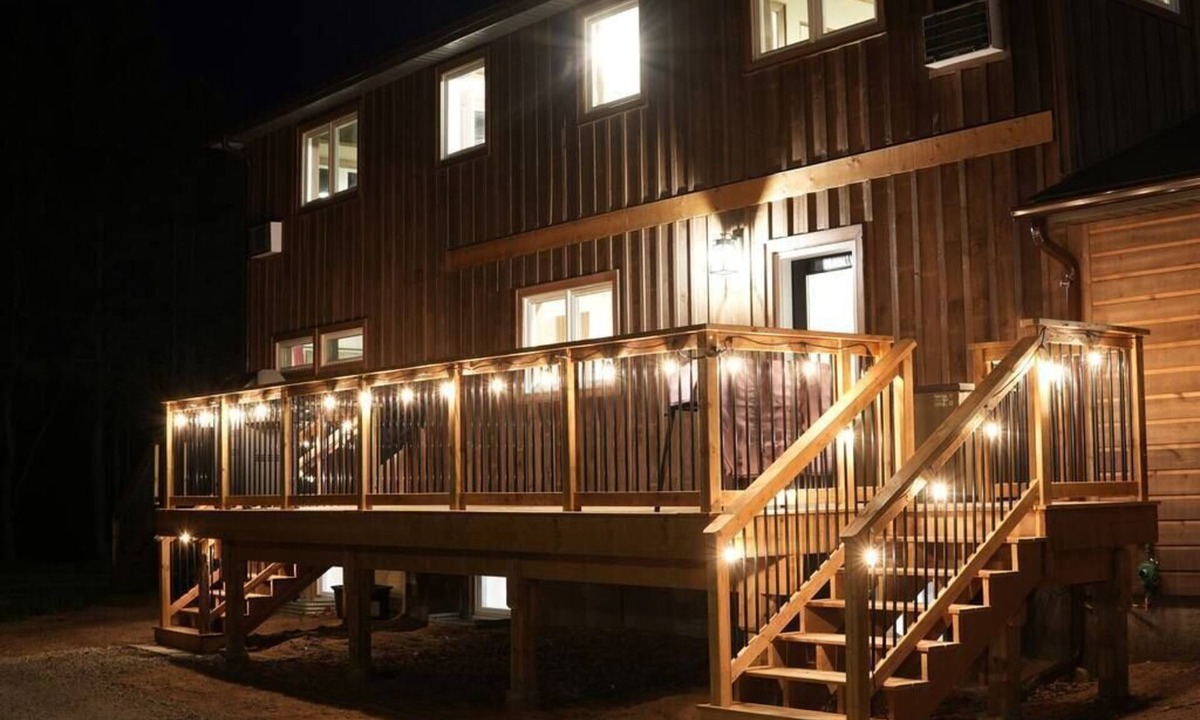 Algonquin Highlands Apartment | #5 Lodge Room (1 Queen Bed)