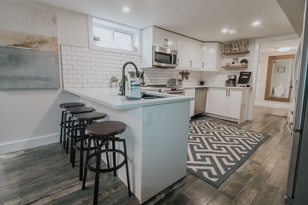Jasper Place House | 5 min from WEM - 2 Bedroom Suite