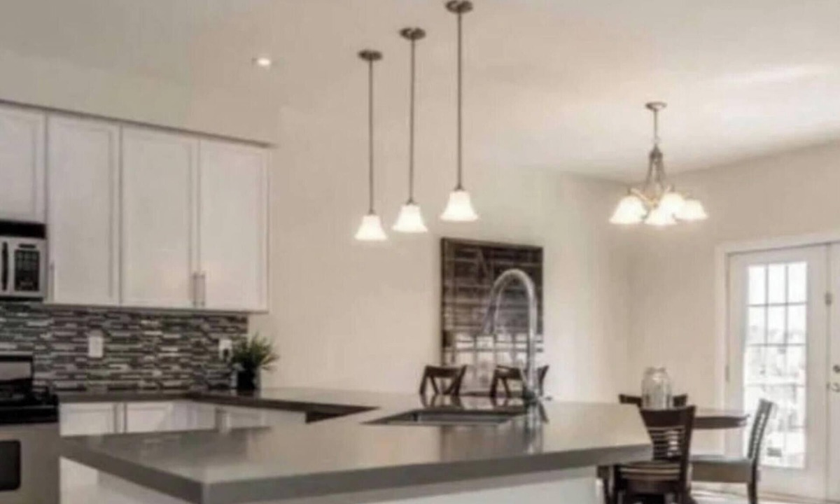 Churchill Meadows House | 5 Star Full House 5 Bedrms, 5 Beds, 3 Bath Airport