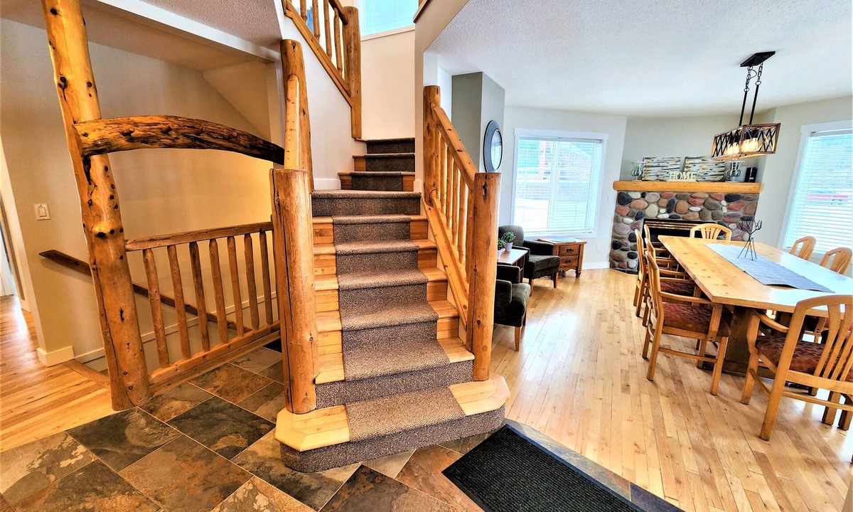 Fernie House | 6 BDR | 360 Views ! | A/C | Sauna