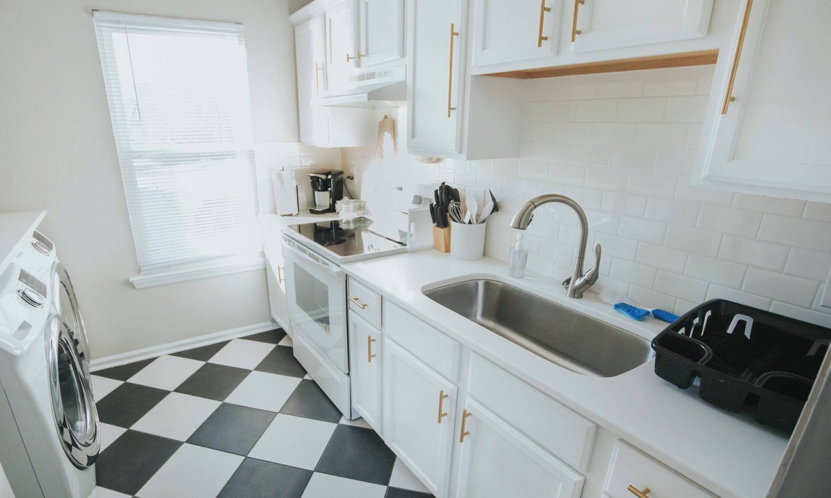 Downtown Apartment | 6 Mins Walk to Transfer Co Food Hall/Downtown #C