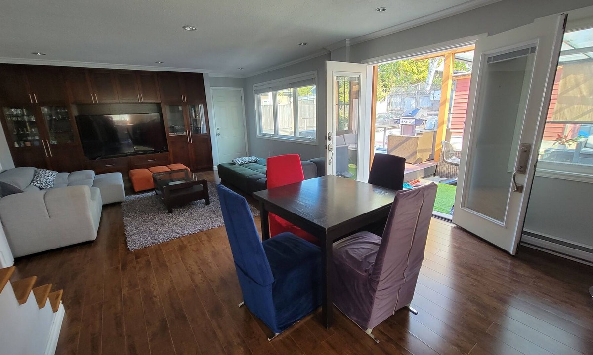 Burnaby House | 8 minute walk to skytrain Central Great covered outdoor seating with fire table.