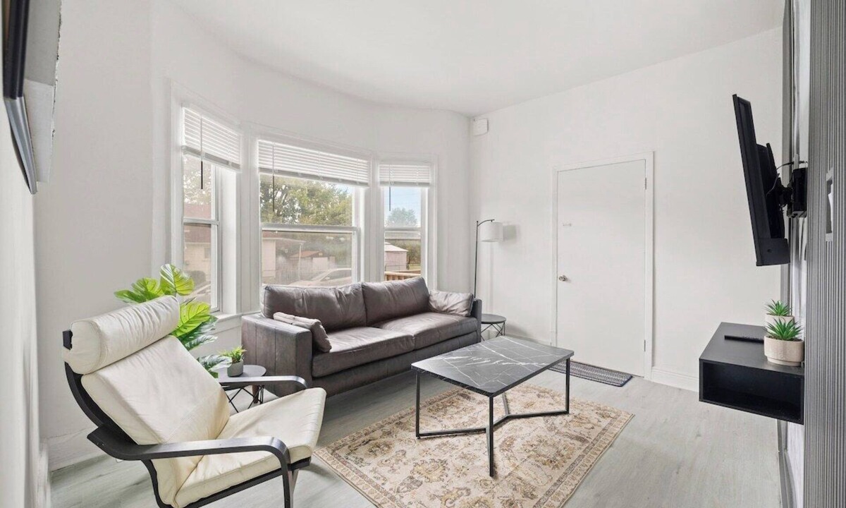 Windsor Apartment | 804 · New Build Bright 2 Bdrm Unit