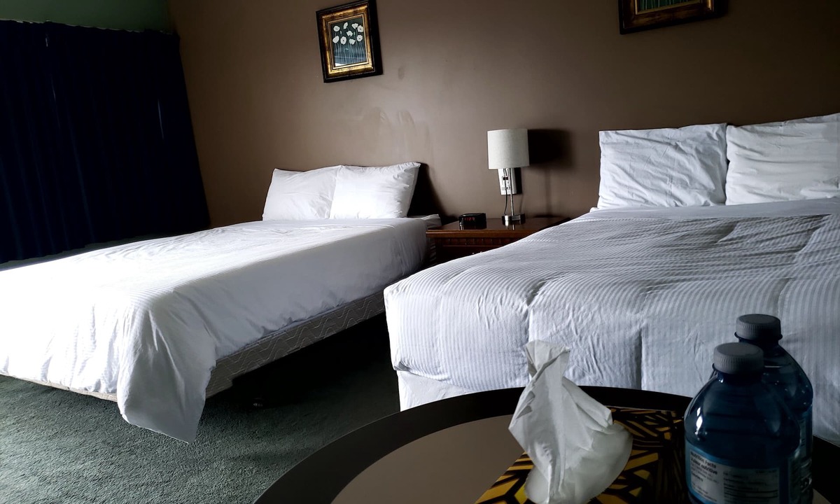100 Mile House Hotel | 99 Mile Motel