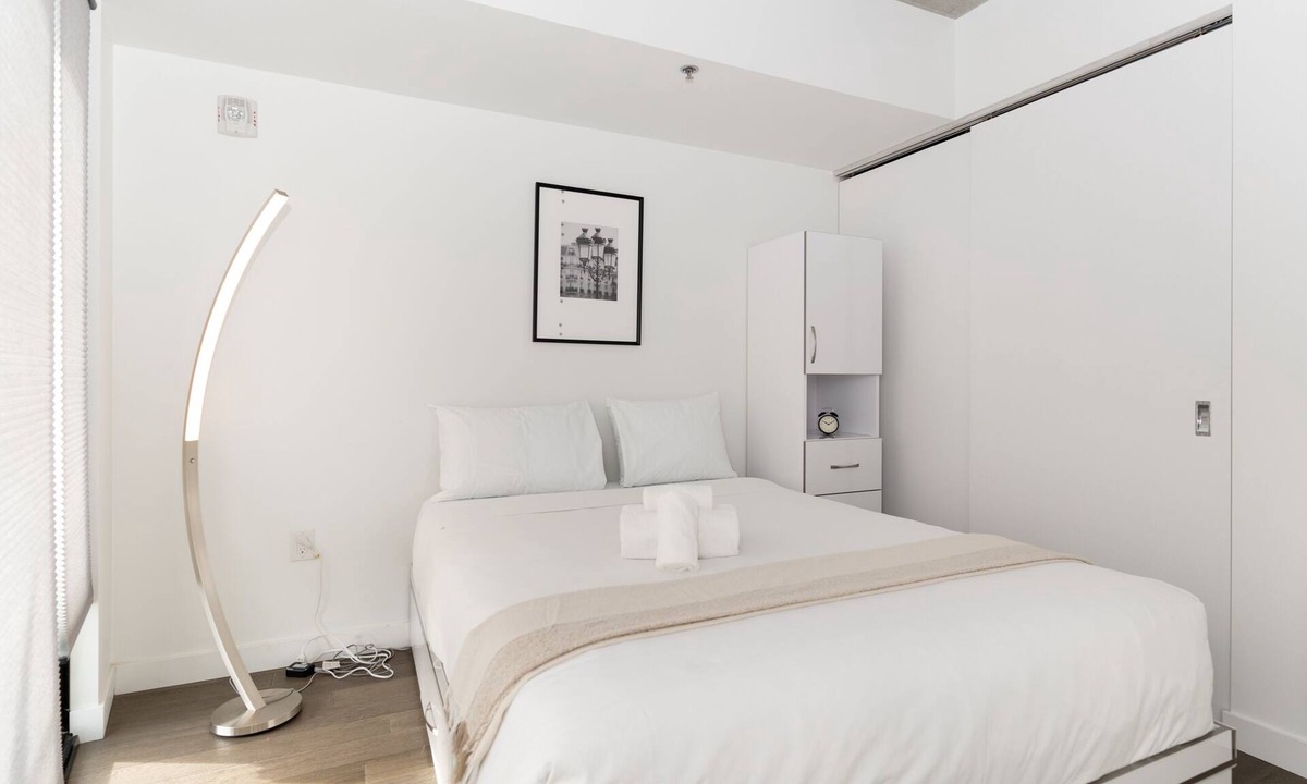 Downtown Winnipeg Condo | A 2 BR Unit in the Iconic Glasshouse Skylofts (1905)